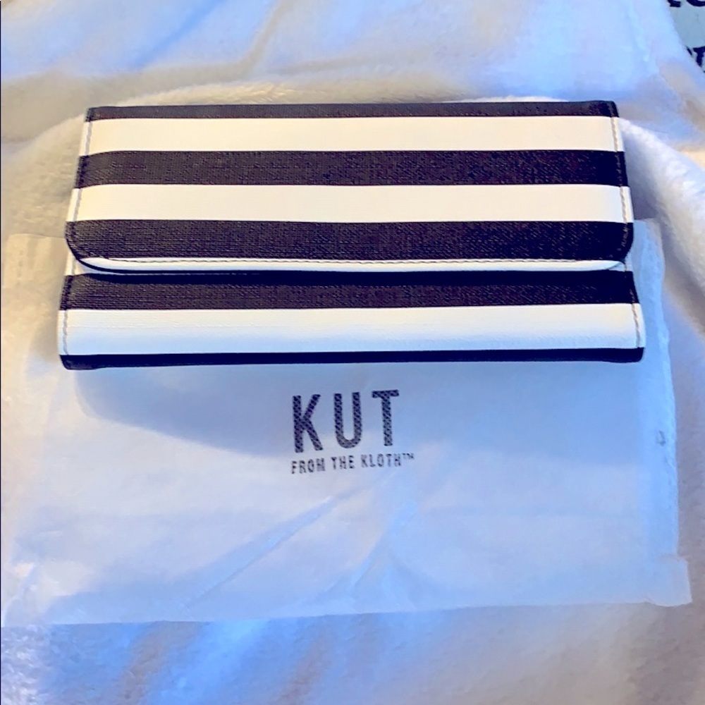 Kut from the Kloth brand wallet black and white